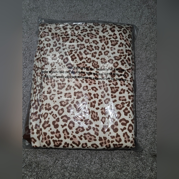MUK LUKS Lounge Set Caramel Leopard Large -New in package - Picture 4 of 6